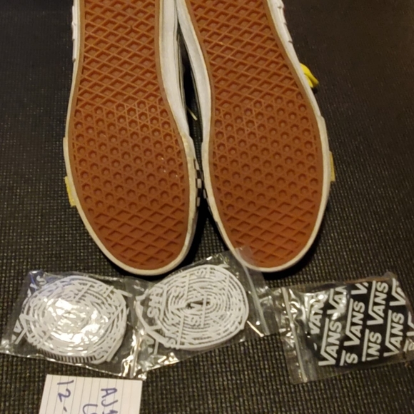 FLASH SALE Vans high tops - Picture 5 of 5